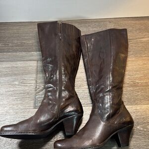 Born brown leather tall boots woman’s size 10 (b18)